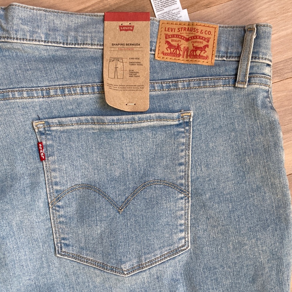 Levi's shaping Bermuda jean short smoothing tummy panel denim short 24W - Picture 8 of 16